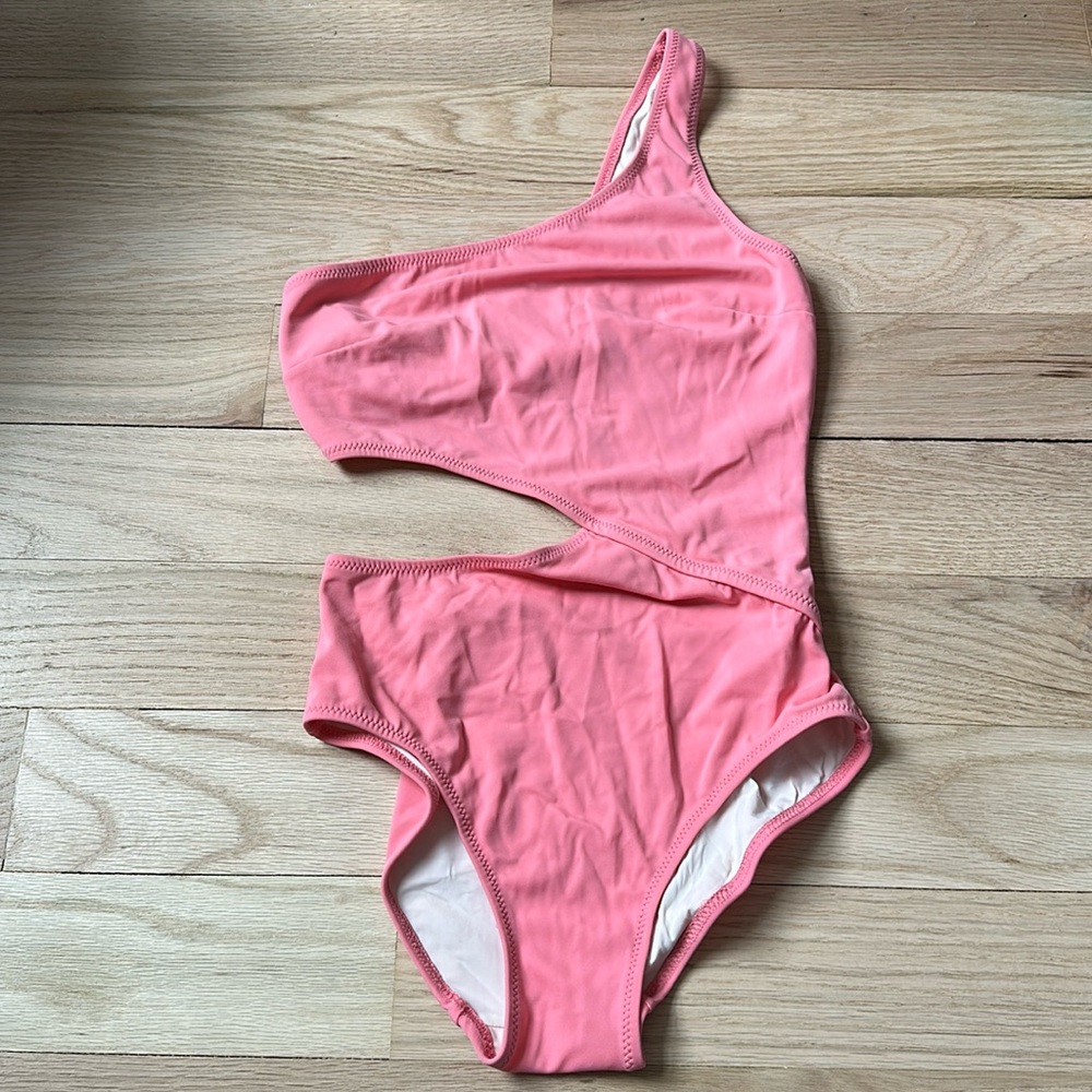 SIDE CUTOUT ONE PIECE